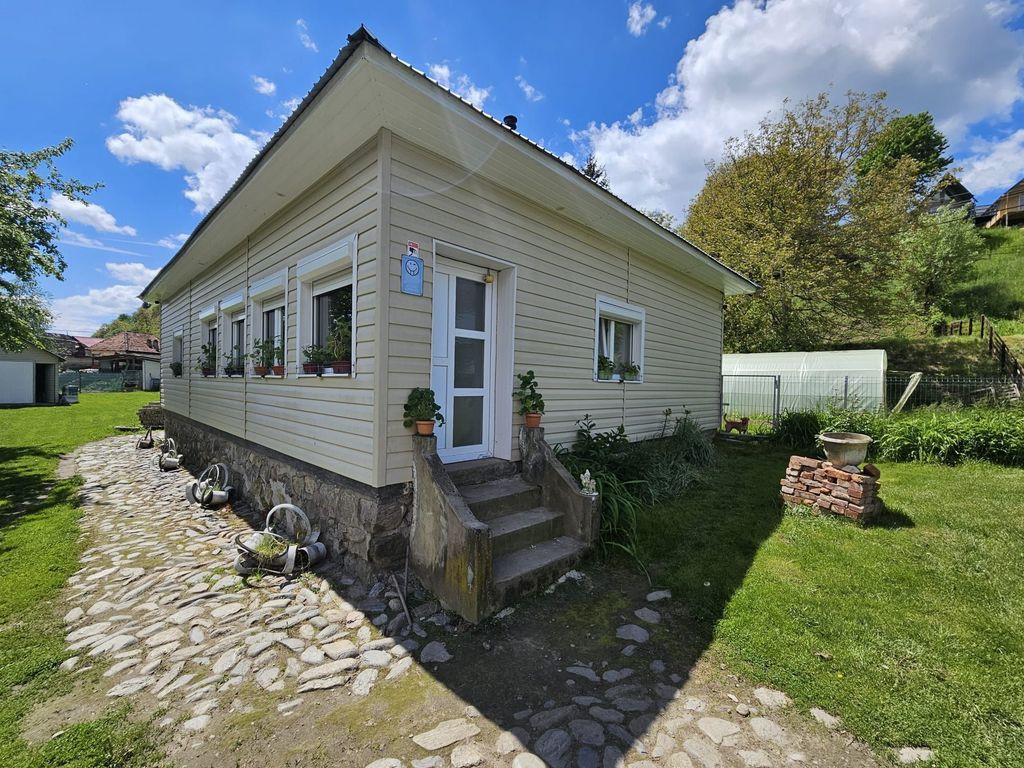 ???? Casă de vânzare – Nucșoara, Argeș | Zonă mont...