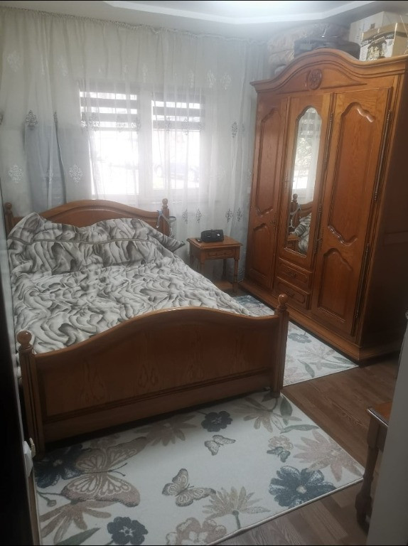 Apartament cu 3 camere decomandate Zona Cuza Voda 2