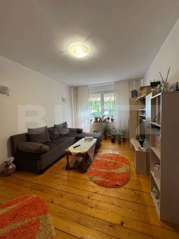 Apartament de vanzare, cu 4 camere, zona Piata Rahova