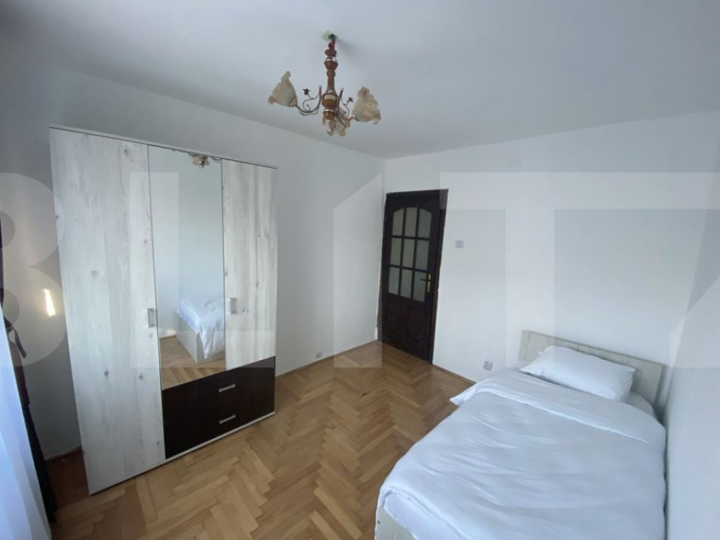 Apartament de vanzare, cu 3 camere, 85 mp, zona Lipovei