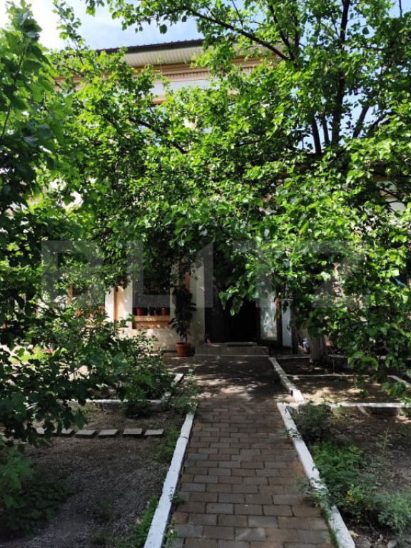 Casa de vanzare, cu 4 camere, 147 mp, zona Pacurari