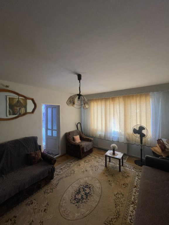 Apartament de vanzare, cu 2 camere, semidecomandat, 39mp, zo