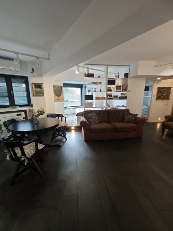 Apartament premium, de vanzare, cu 2 camere, 60 mp, zona Hot