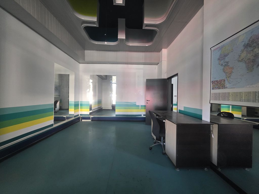 Zona 13 Septembrie sp 101 mp vitrina 7 ml