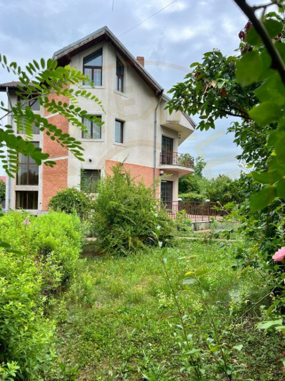 Inchiriere Casa mare pretabil Pensiune, CLINICA-Azil -gradin