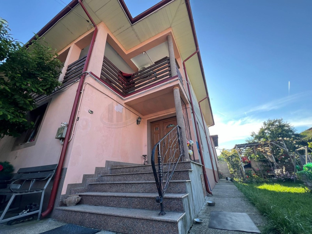 Casa 4 camere cu teren 320 mp