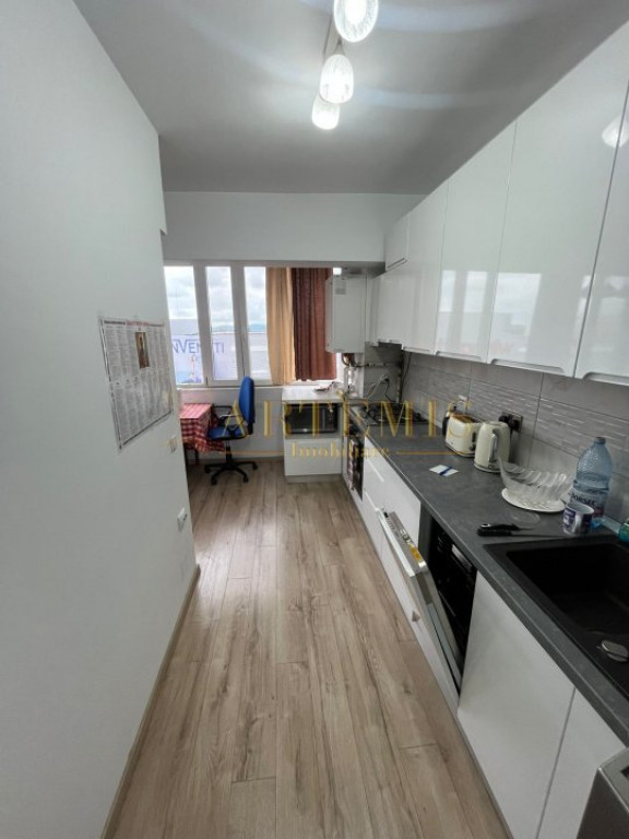 Apartament de 2 camere, decomandat, 64 mp., zona Decebal
