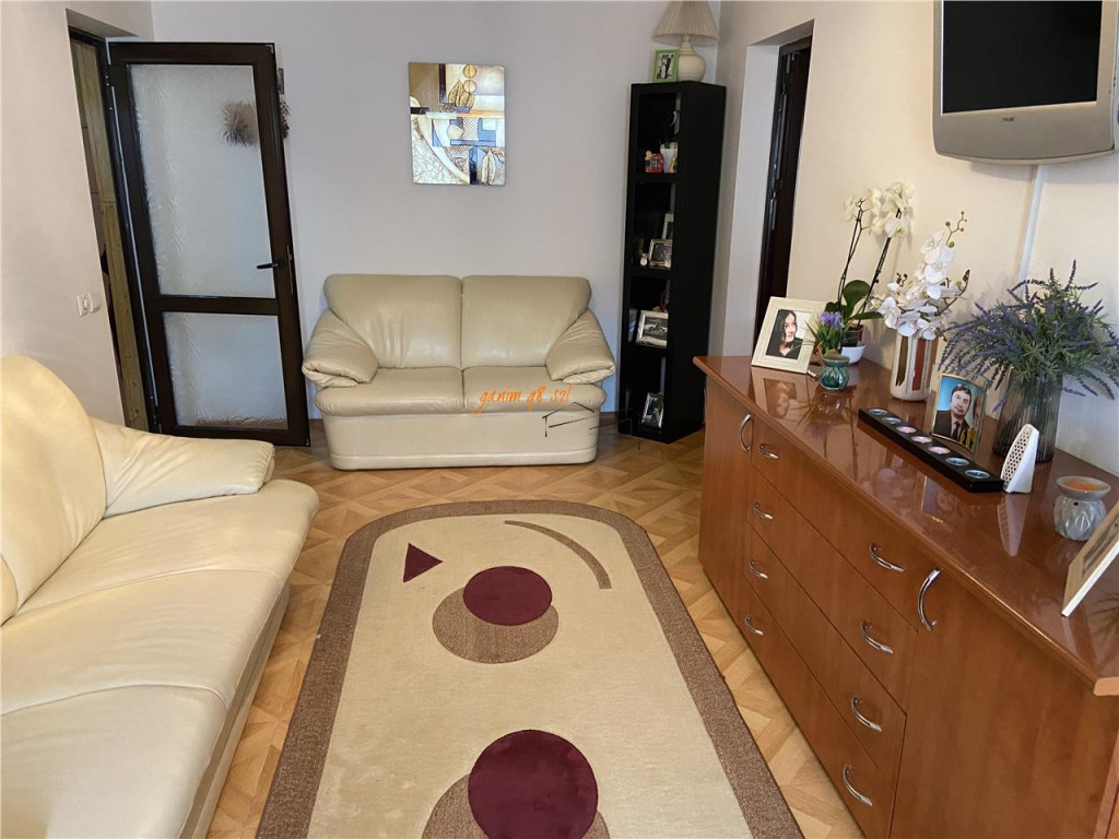 Apartament 2 camere , cartier Sud , etaj 3/4 , imbunatatit ,