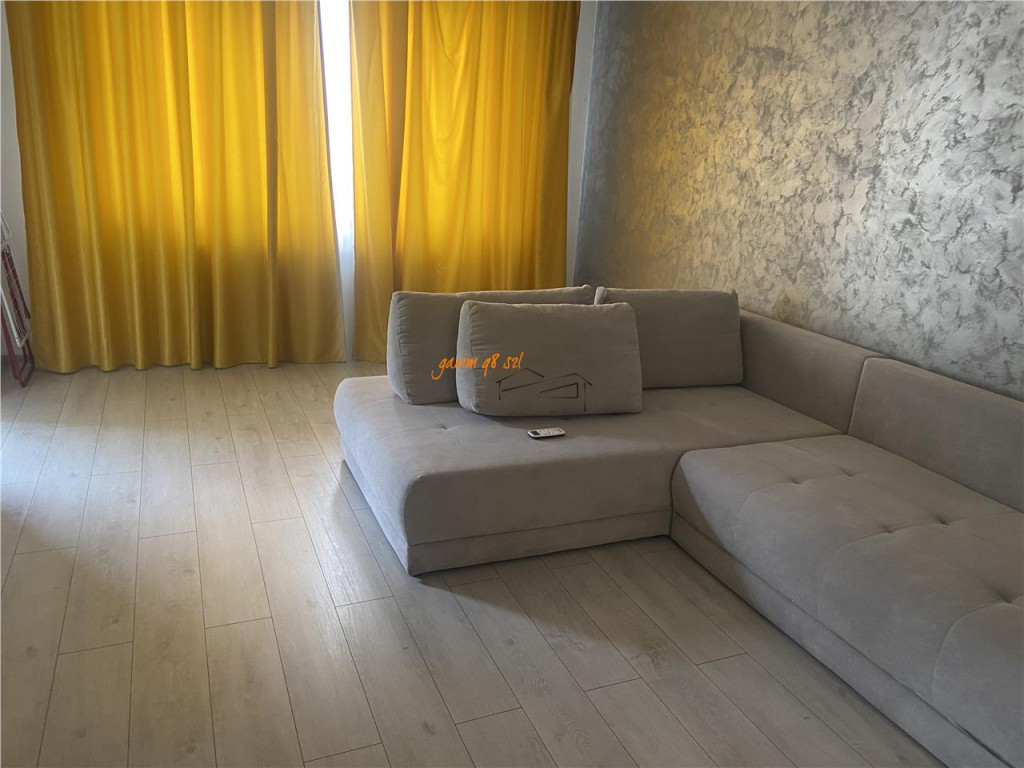 Garsoniera tip studio , decomandata , et 1/3 , 61 mp , liber