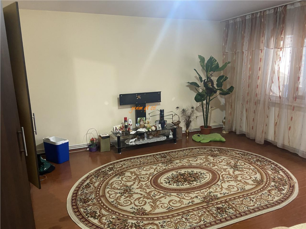 Apartament 3 camere , zona Gara- str Longinescu ,76 mp ,2 ba