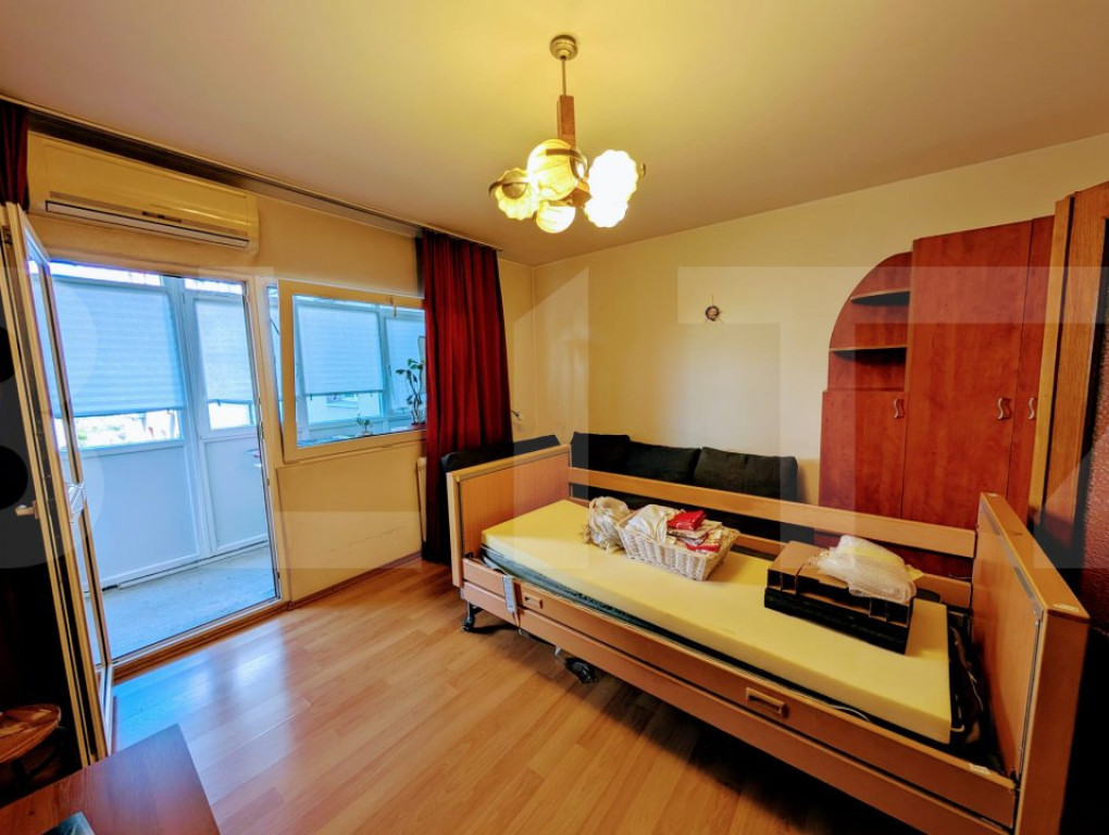 Apartament de vanzare, cu 3 camere, 65 mp, decomandat, Piaț