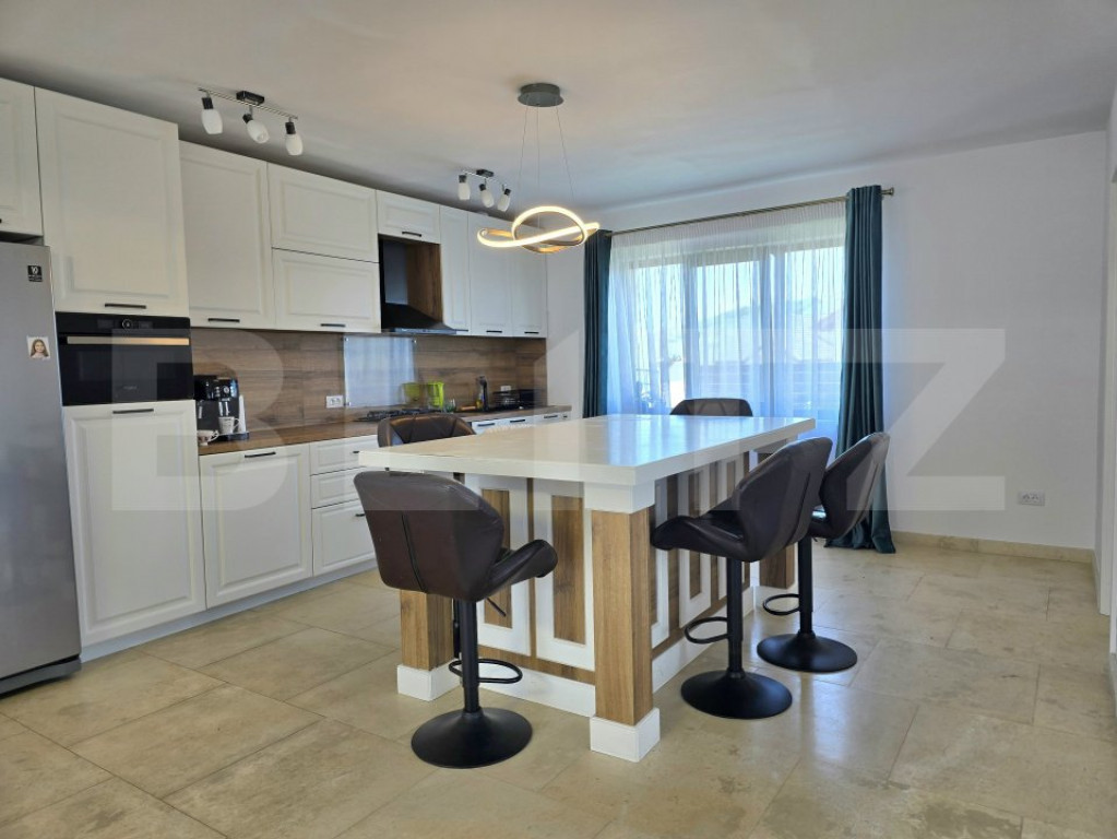 Casă spațioasă 200mp, garaj 36 mp, ultrafinisată și mob