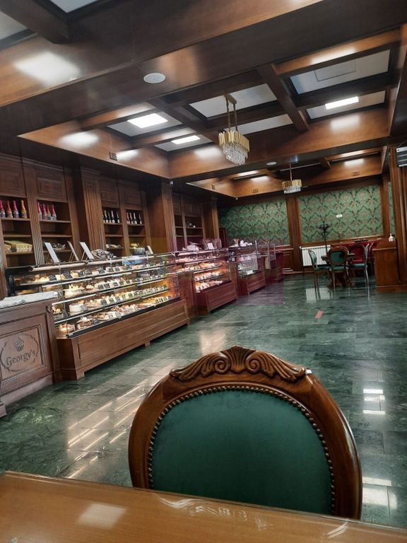 Inchiriere spatiu comercial in zona Dristor-Rm Vilcea