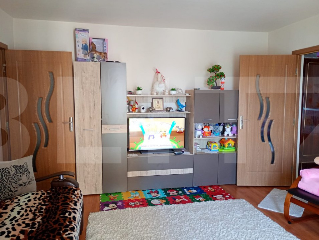 Apartament de vanzare, cu 3 camere, semidecomandat, 63 mp, z