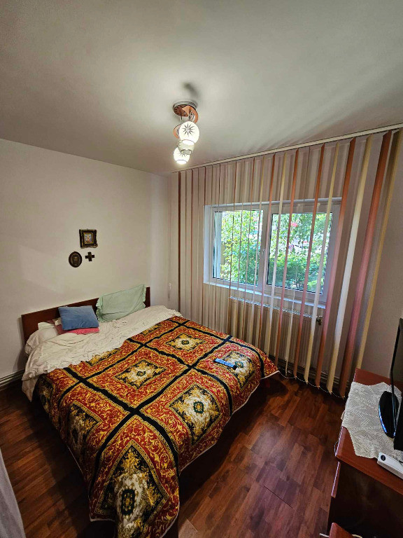 Apartament 3 camere, zona Piata Mare