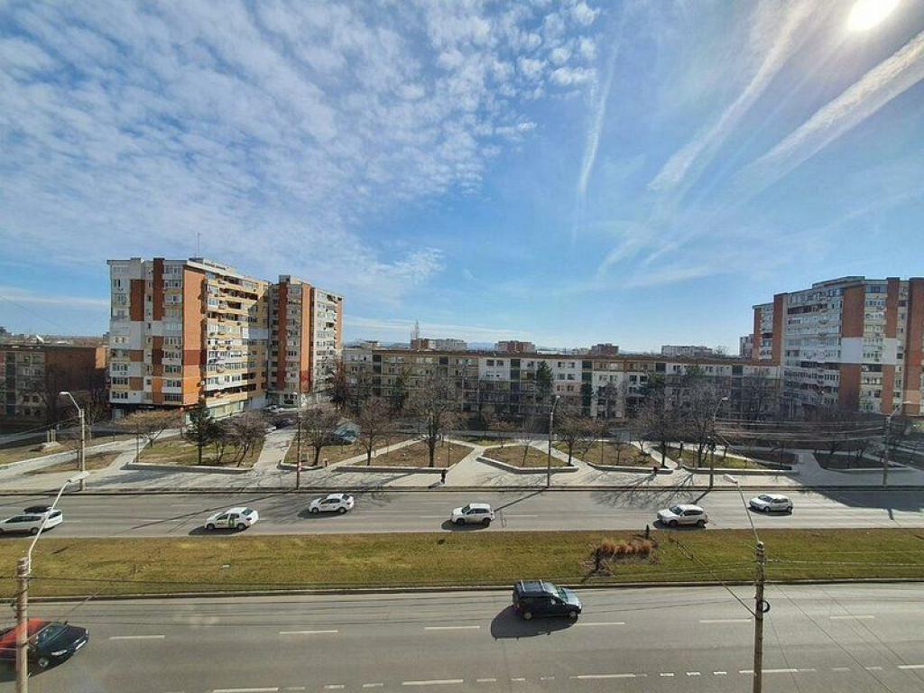 Apartament cu 3 camere, mobilat si utilat - zona Mazepa 1...