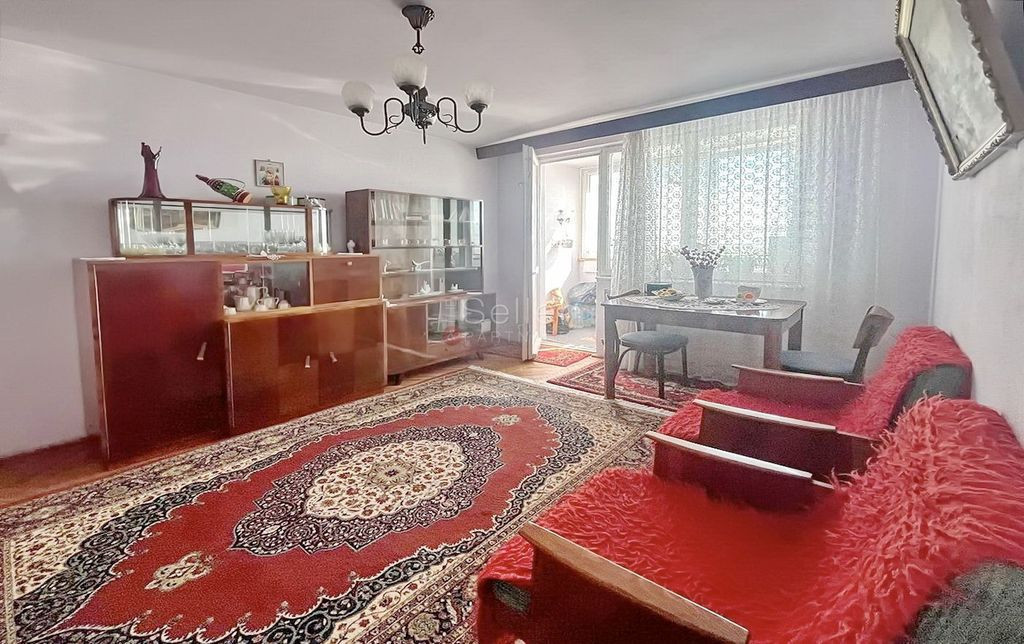 Aproape de Zona Comerciala