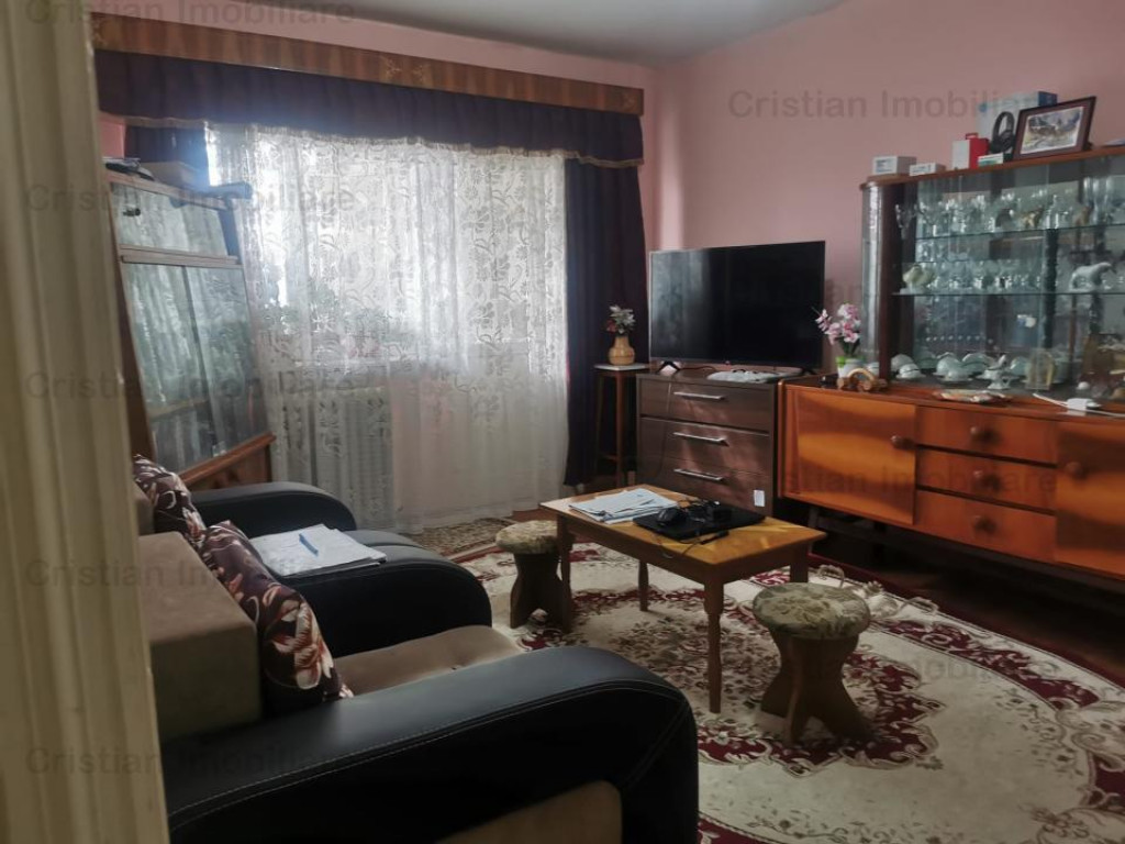 Confort 1 DECOMANDAT 3 cam 96mp cu balcon 21 m Garii