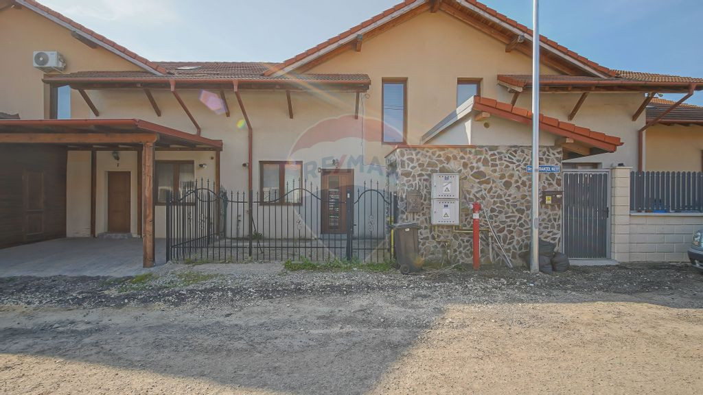 Casă cu 3 camere de vanzare in Sanpetru, comision 0%