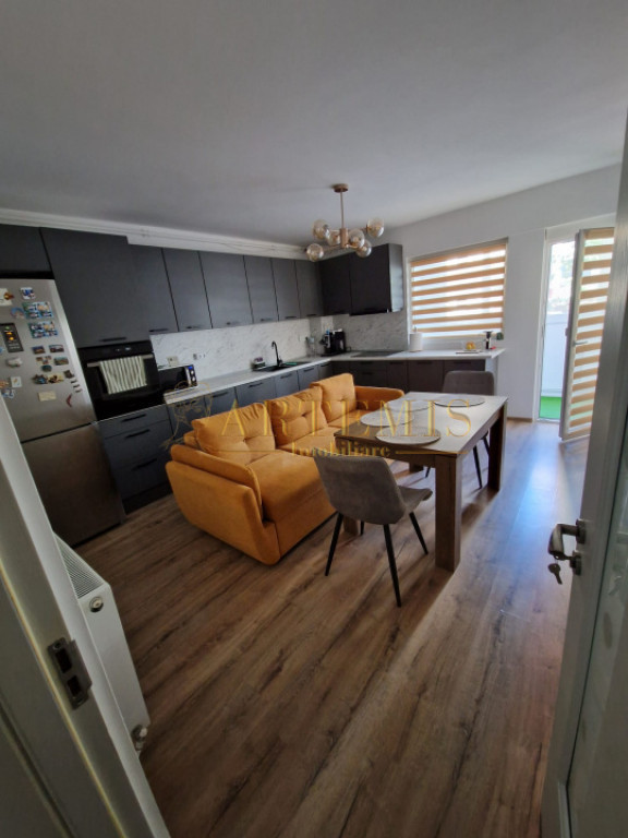 Apartament de 2 camere, decomandat, 49 mp., zona Petrom