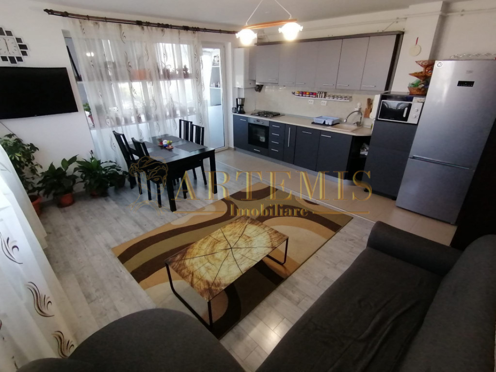 Apartament de 3 camere, decomandat, 60 mp., zona Petrom