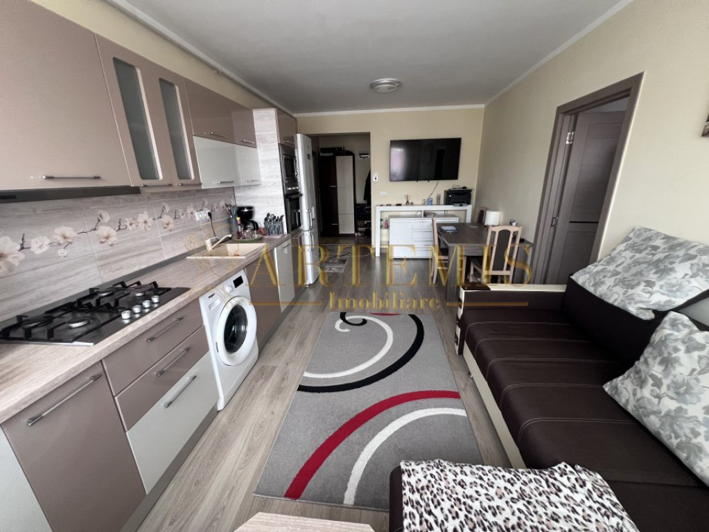 Apartament de 2 camere, decomandat, 50 mp, zona Petrom.