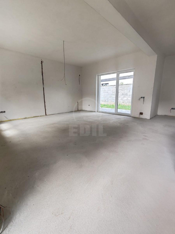 Duplex de patru camere