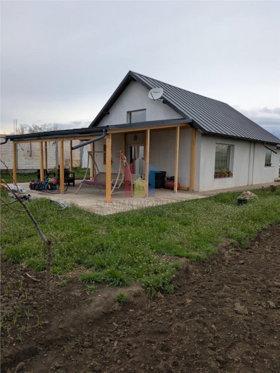 VILA P M, Cazasu, caramida, Teren - 500 mp