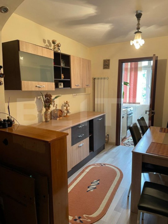 Apartament de vanzare, cu 2 camere decomandat, etaj 1, zona