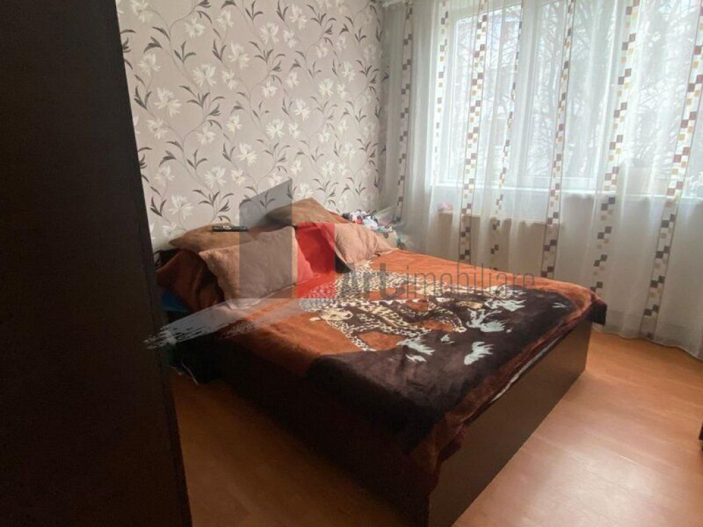 Vânzare apartament 4 camere decomandat cu centrală - Br...