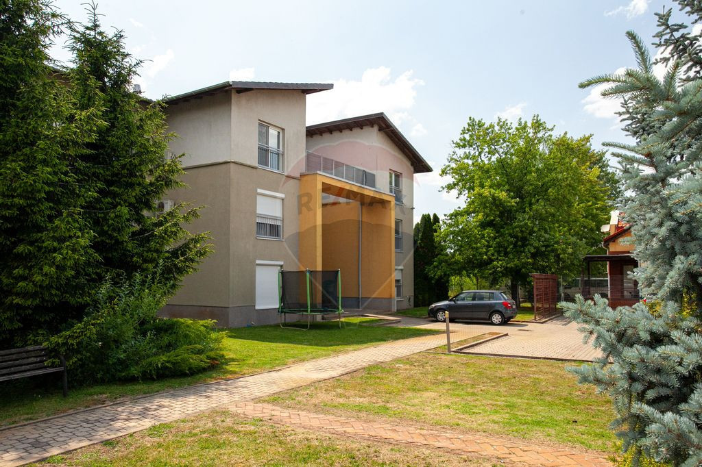 Apartament 2 camere de închiriat + loc parcare în zona ...