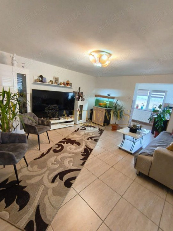 Casă individuala, decomandată, 2 camere, 181 mp., teren 40