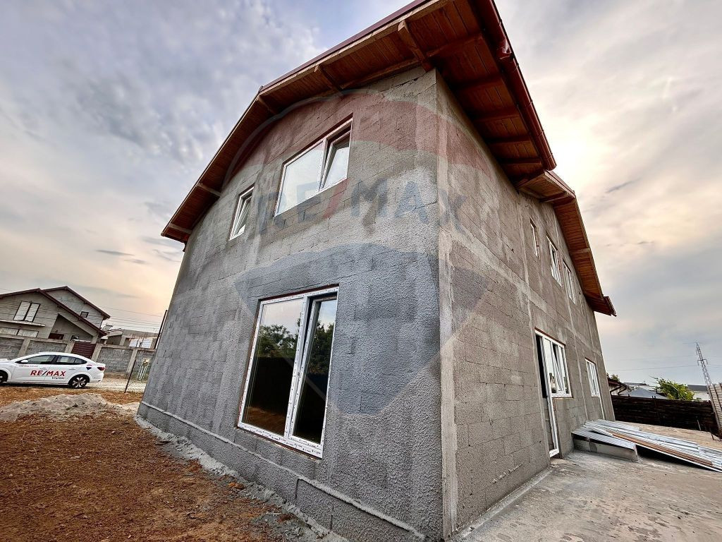 Vilă cu 5 camere de vânzare