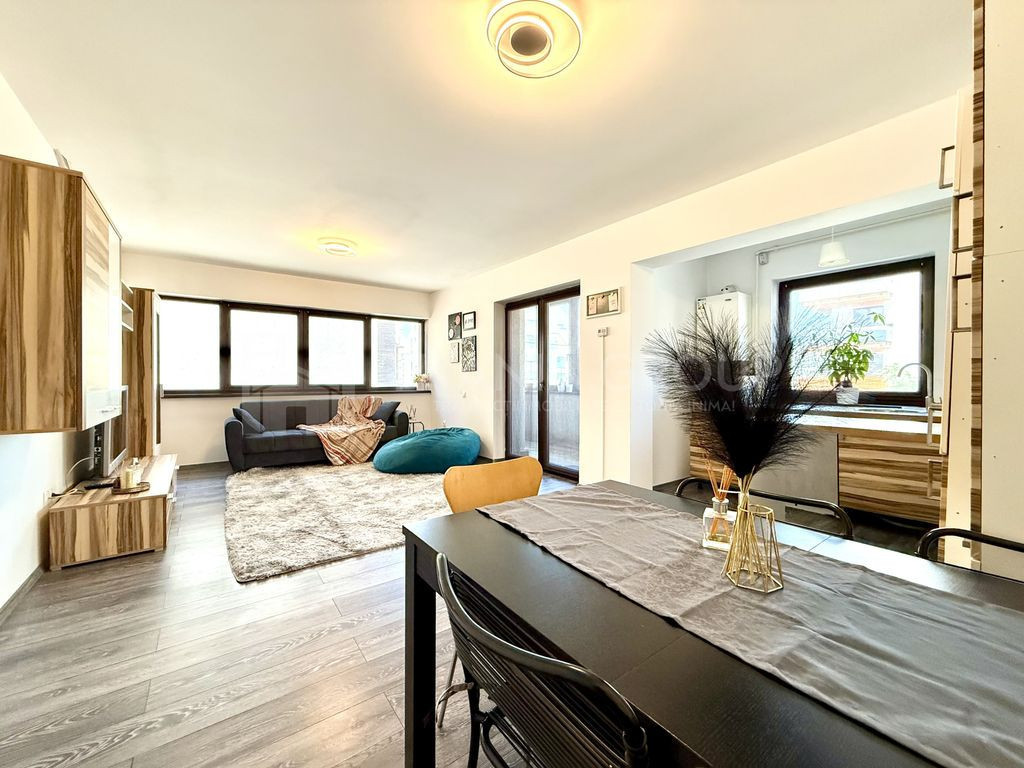 Apartament 2 camere, bloc nou, loc de parcare - zona Coresi