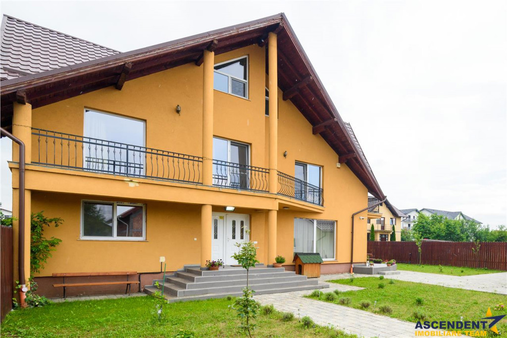 Vila cu:panouri solare,garaj dublu,incalzire in pardoseala,