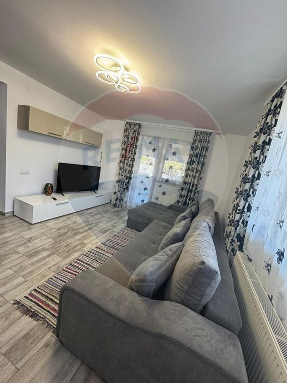 Casă / Vilă cu 5 camere de închiriat