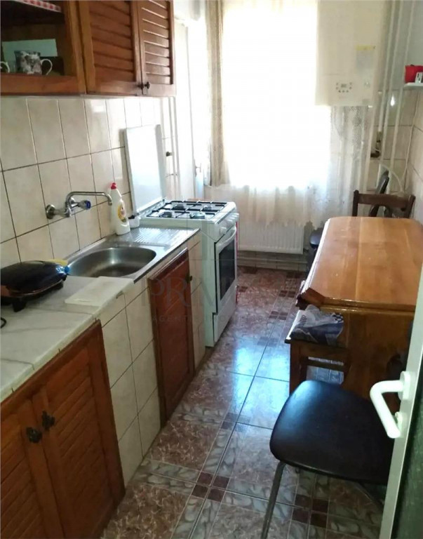 Apartament Spatios - Etaj 1 - Centrala Proprie - Zona Saguna