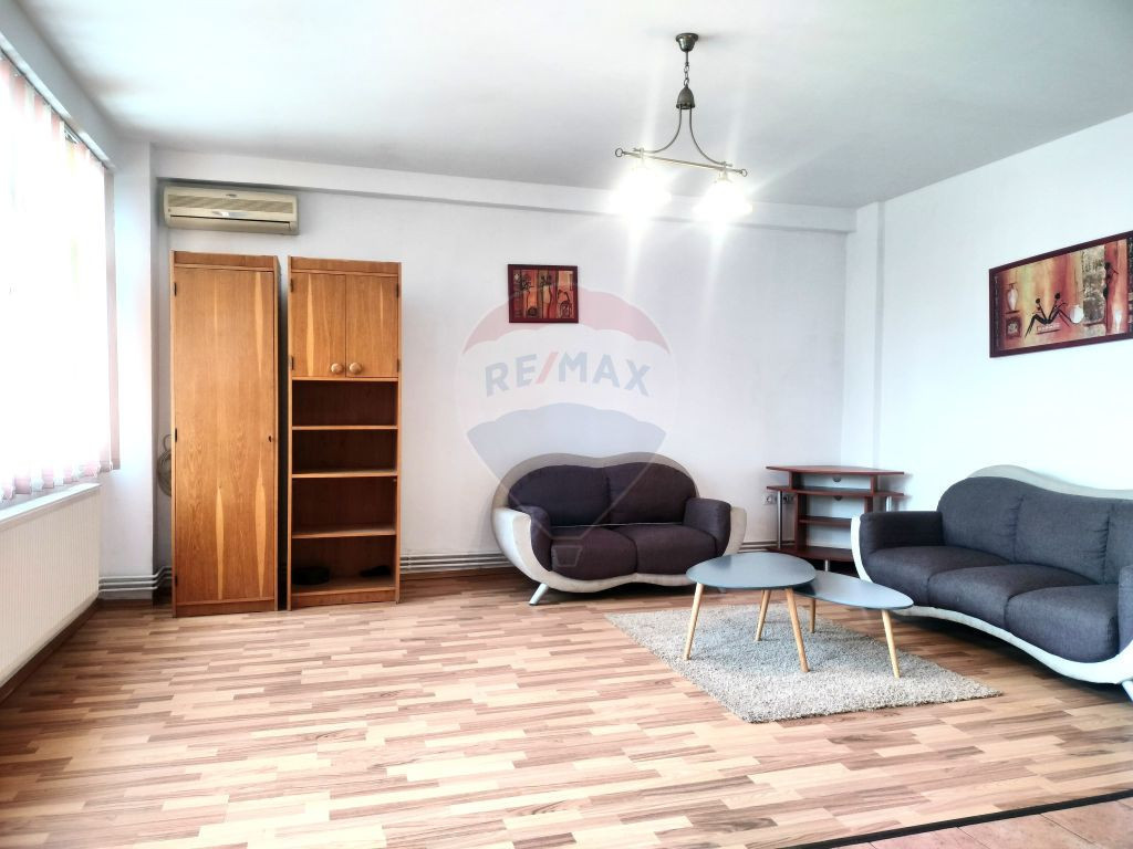 Luminos, spațios, bine poziționat – apartament 4 came...