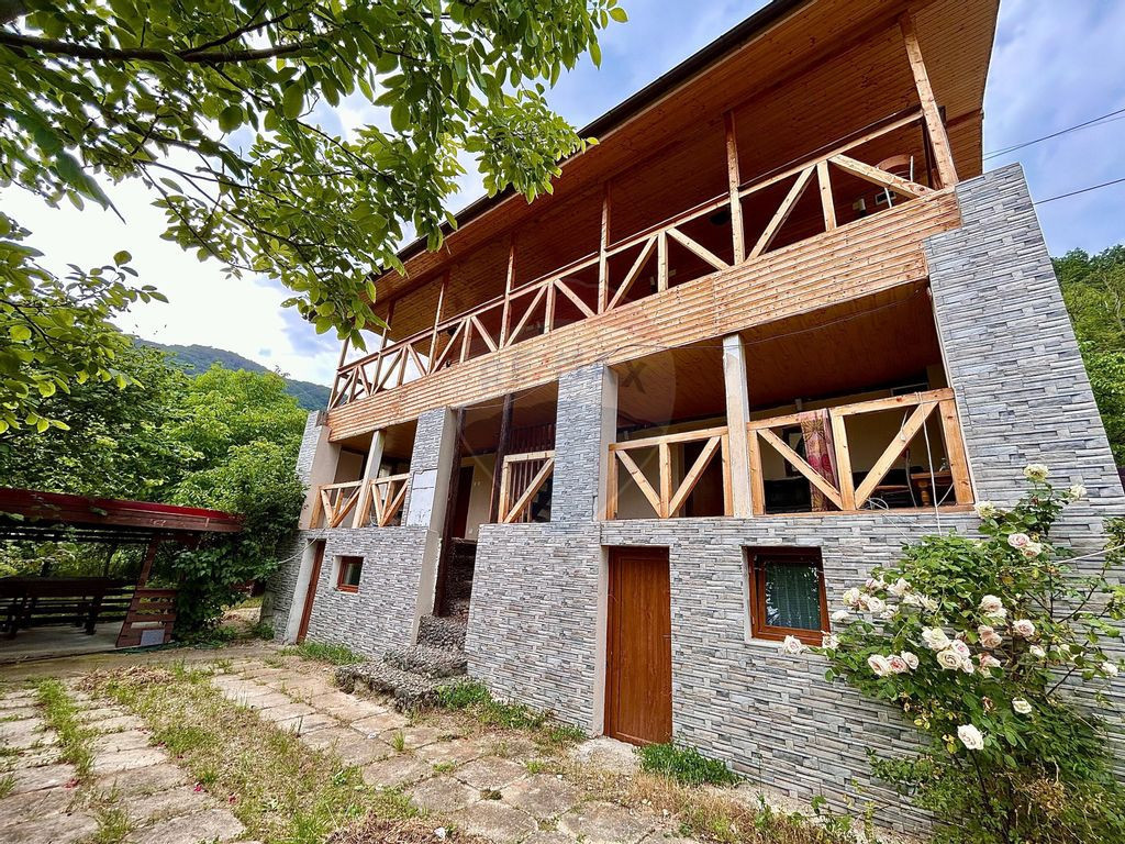 Vilă cu 4 camere de vânzare la Dubova