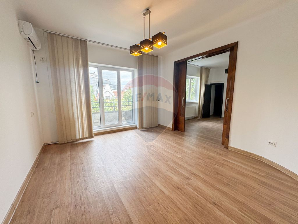 Apartament cu 4 camere spatios pe Lascar Catargiu