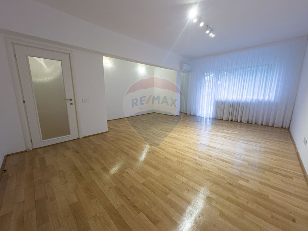 Apartament renovat complet, 3 camere, 100mp, cu Parcare P...