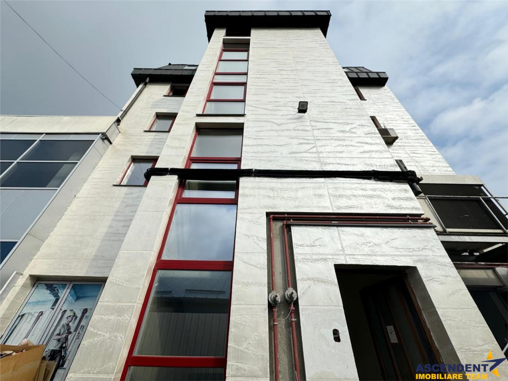 Teren intravilan, pe 5.800 mp, cu vedere frumoasa,in localit