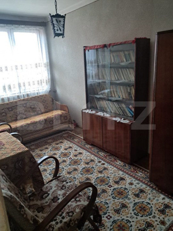 Apartament decomandat, cu 3 camere, etaj 2, zona Aleea Smard