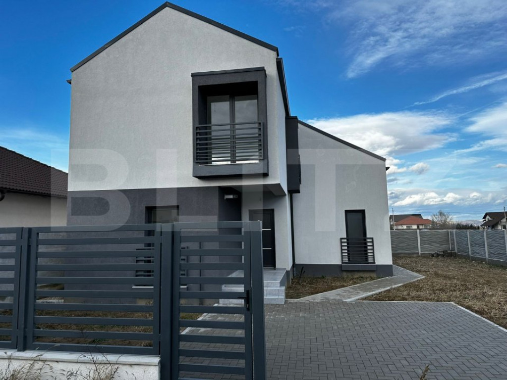 Casa individuala 120 mp, 4 camere, living, 3 bai, Oarda de