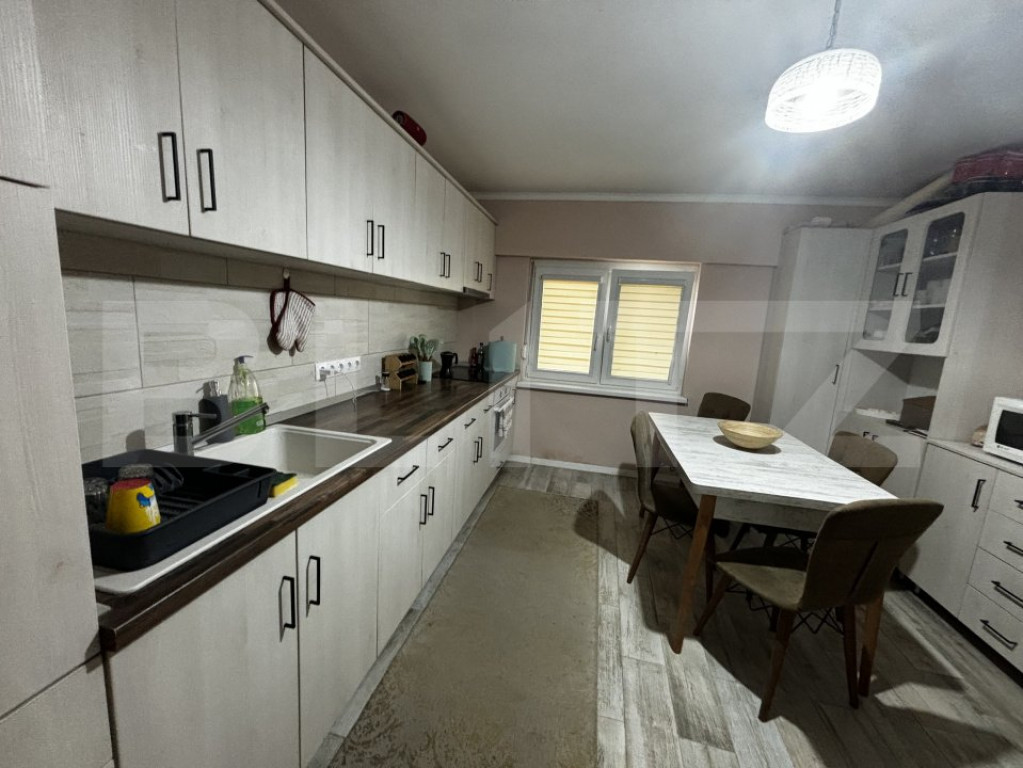 Apartament de vanzare, cu 3 camere, 76 mp, zona Carpați 2