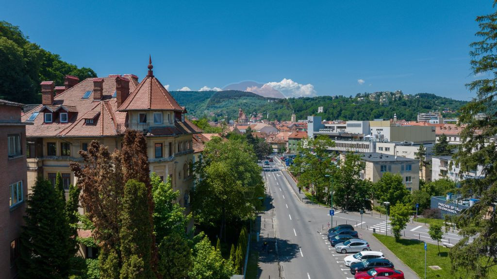 Apartament mansardă-VILĂ INTERBELICA, 360°, zona STAR-...