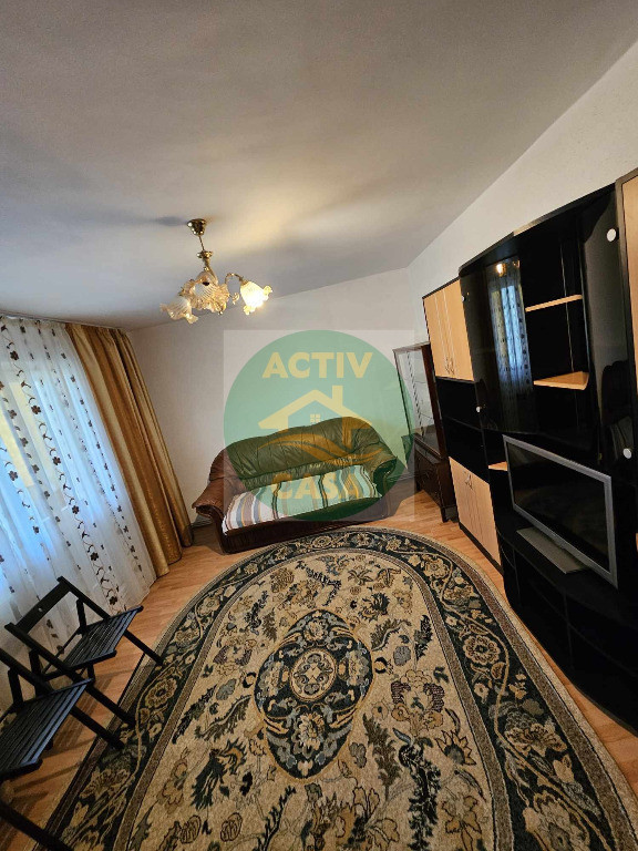 De închiriat – Apartament 3 camere, zona Școlii Nr. 1