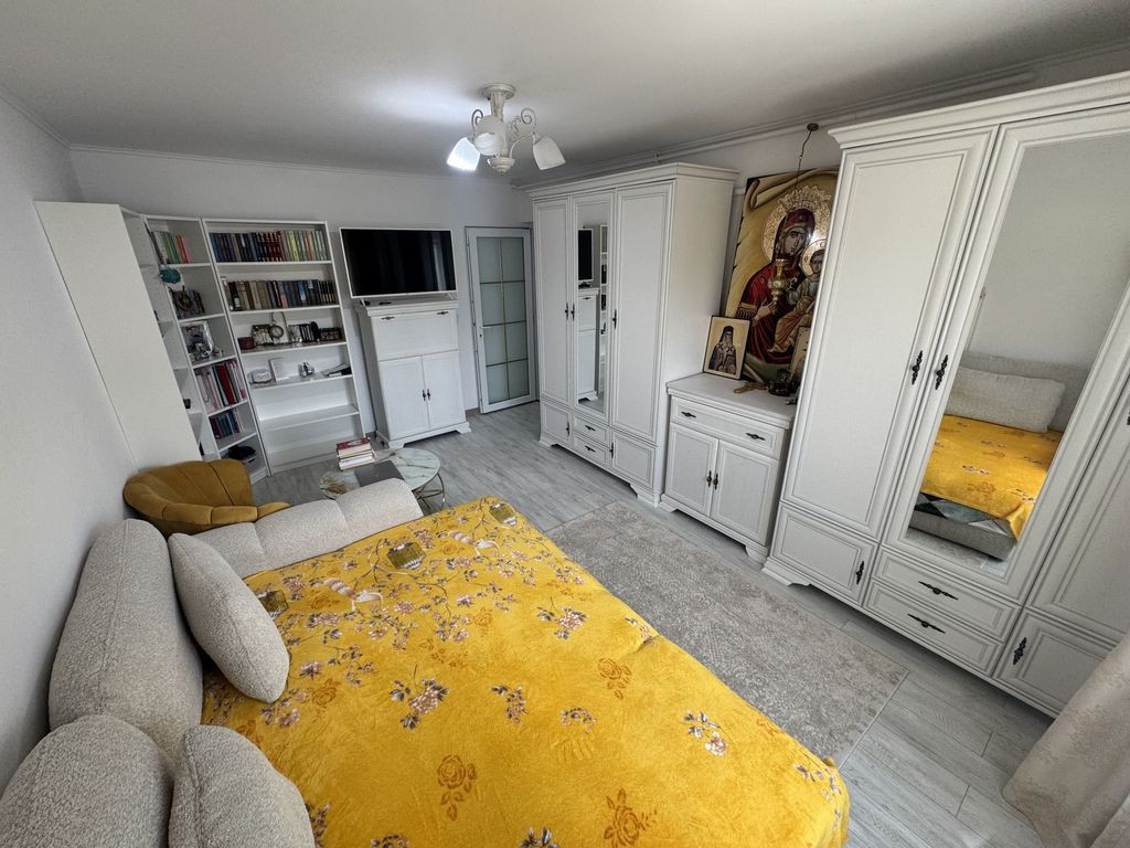 Apartament 2 camere zona Casa de Cultura