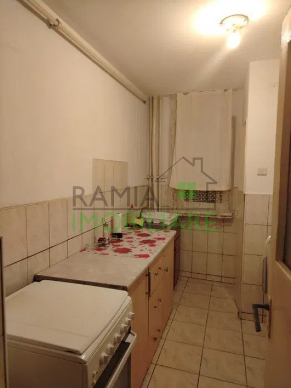 Apartament 2 camere, etaj intermediar, Tractorul