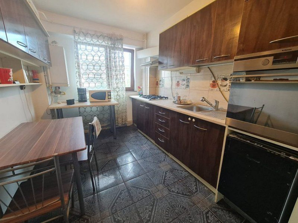 Apartament cu 2 camere, mobilat si utilat, etaj intermedi...